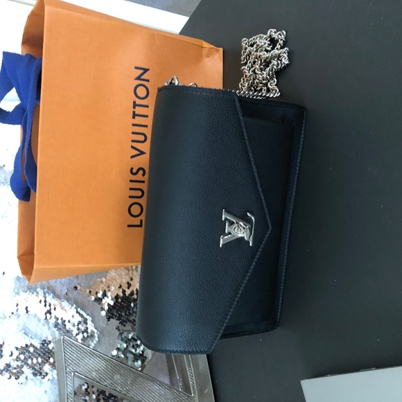 LV black leather Cross Body bag - Picture 1 of 8